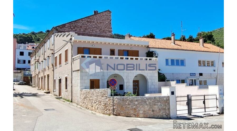 Vis, jedinstvena vila 300 m2 s vrtom i parkingom TOP..