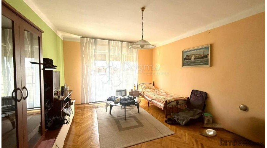 EKSKLUZIVNO , LABIN, stan u strogom centru - 2