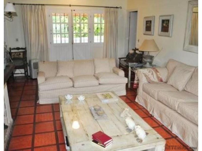 3 Bedroom House - For Rent - Rinc. Del.. - 2
