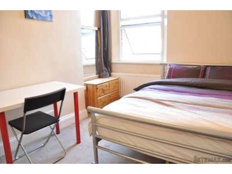 Single with double bed near Kensal..