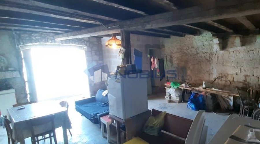 Vis, stara kamena kuća 237 m2, prvi red do mora - 5