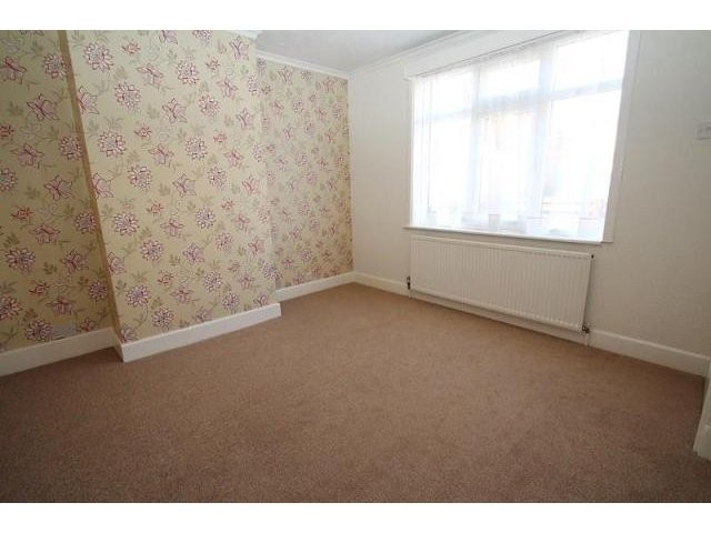 2 bedroom Property For Rent: Crescent.. - 2