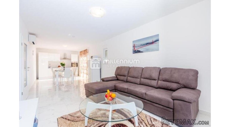 Otok Krk, Linardići, samostojeća kuća, 170m2, bazen