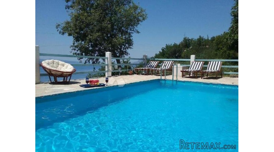 Jedinstvena kamena kuća s bazenom