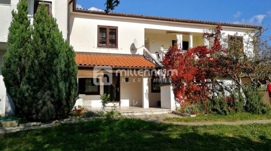 Istra, Vižinada, kuća s 4 stana okružena zelenilom - 3