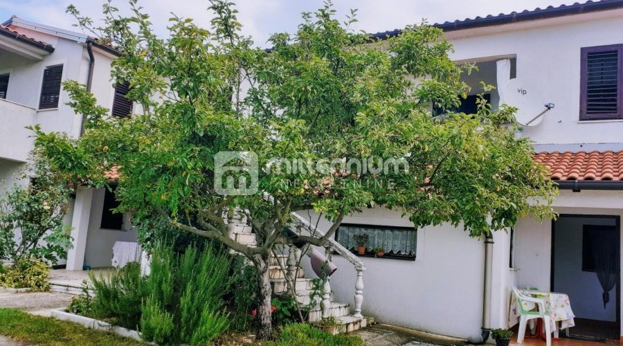 Istra, Vižinada, kuća s 4 stana okružena zelenilom - 5