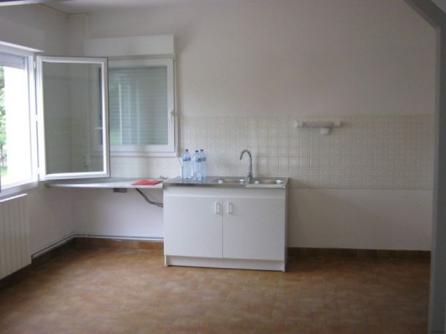 Spacious 5 bedroom house near.. - 2