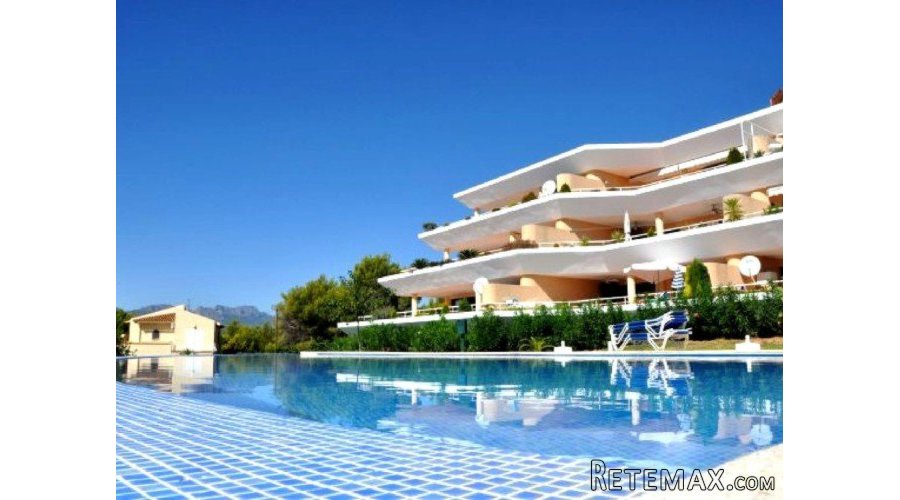 Spectacular spacious 3-bedroom apartment located in a quiet..