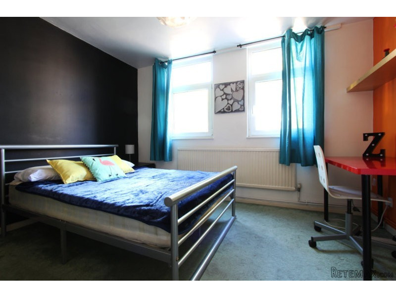 Single with double bed near Maida Vale..