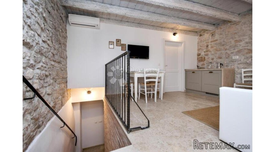 ROVINJ - SNIŽENO! Kuca s 3 apartmana u srcu starog grada - 2