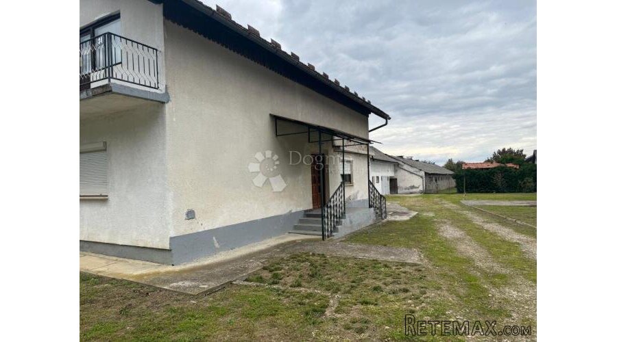 Kuća s gospodarskim zgradama u Gornjem Vratnu - 2