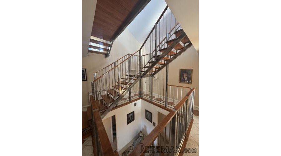 VILA 425.99 m2 + 1294 m2 DVORIŠTE - PRILIKA