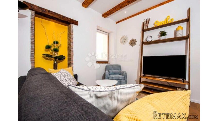 PRILIKA! Stan 40 m2 u centru Rovinja - 2