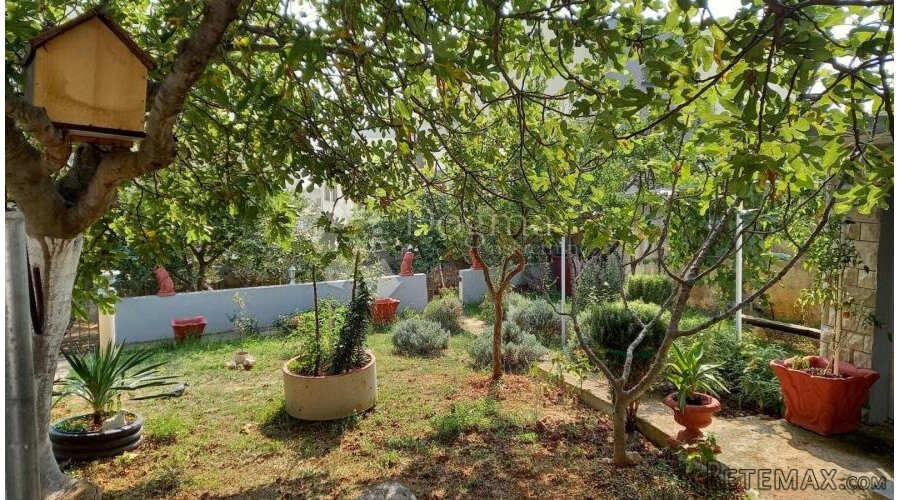 Apartmanska kuća sa velikom okućnicom - 4