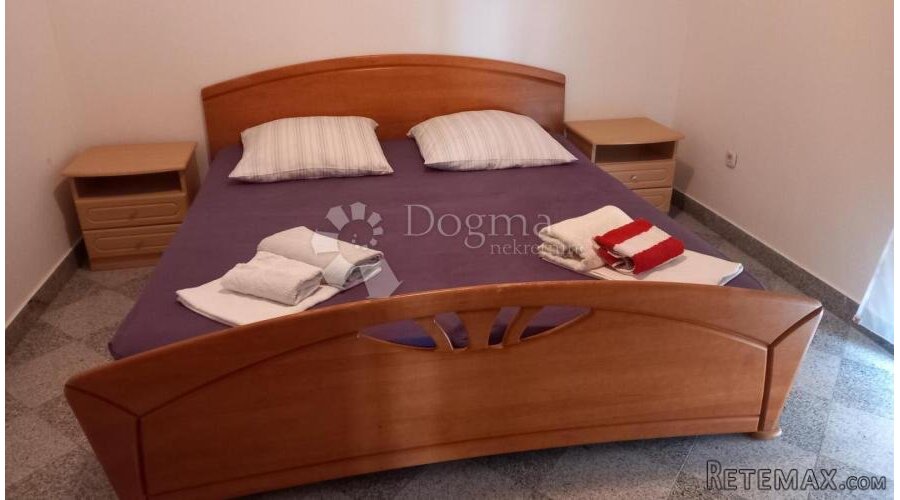 Apartmanska kuća sa velikom okućnicom - 9