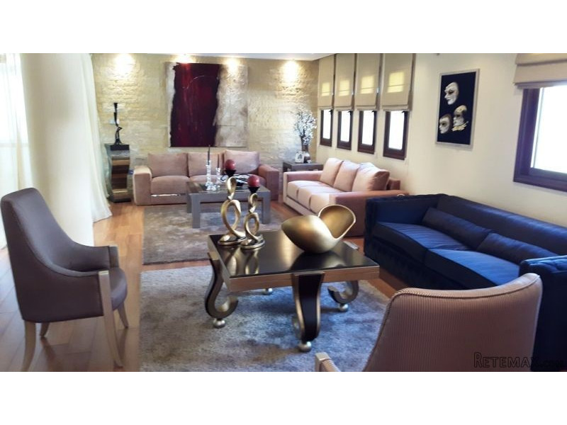 Contemporary 4 bedroom house in the..