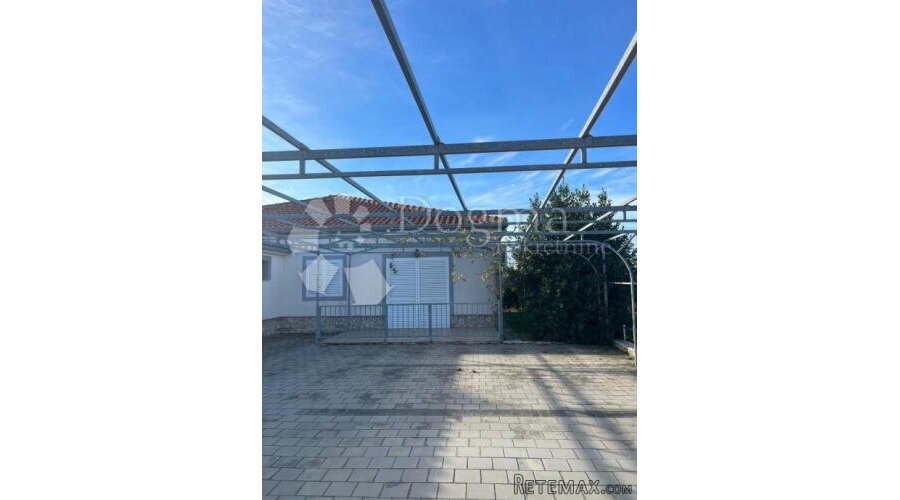 Pirovac - Apartmanska kuća s lijepom okućnicom - 2
