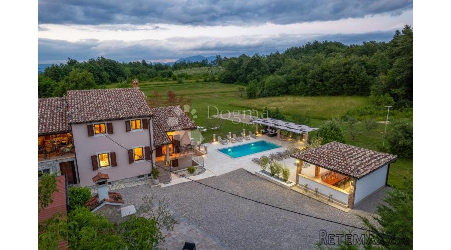 Tri kuće za odmor na 4500 m² okućnice! - 2