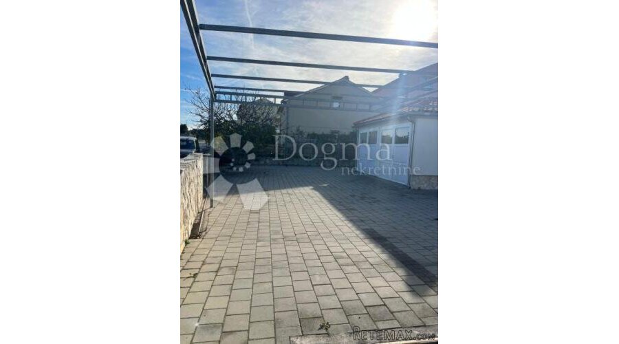 Pirovac - Apartmanska kuća s lijepom okućnicom - 3