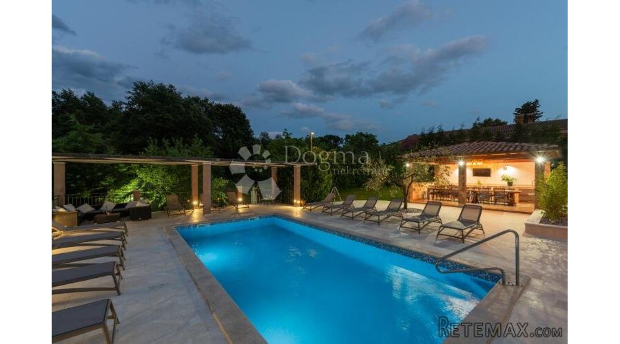 Tri kuće za odmor na 4500 m² okućnice! - 4