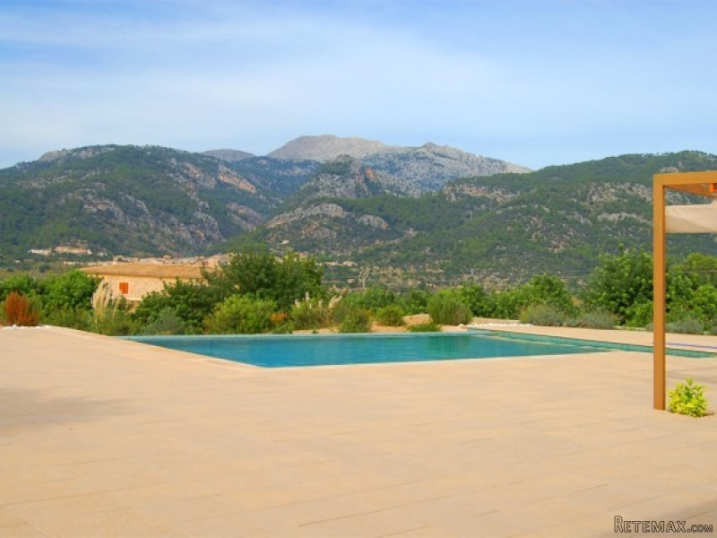 Excellent Country Estate With Stunning..