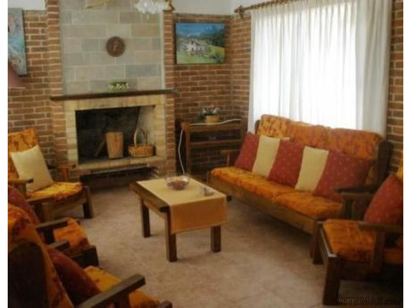 3 Bedroom House - For Rent - Pinares - 2