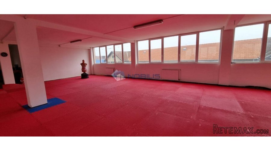 Samobor, centar, 428m2, 3 parking mjesta, 1. kat, lift