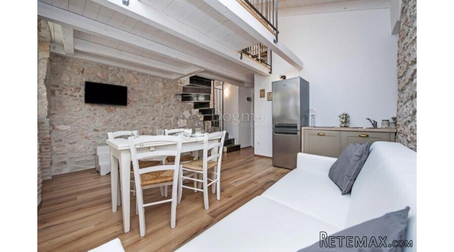 ROVINJ - SNIŽENO! Kuca s 3 apartmana u srcu starog grada