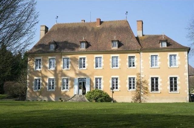 6 bedroom Castle For Sale: 03500 SAINT.. - 2