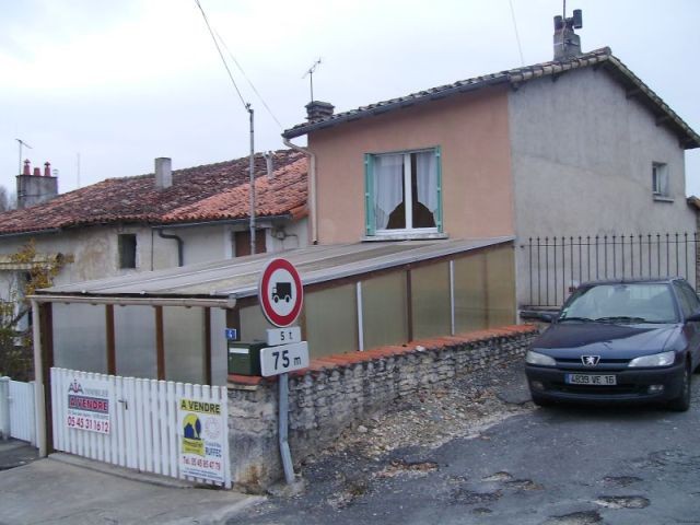 RUFFEC - Lovely little town house