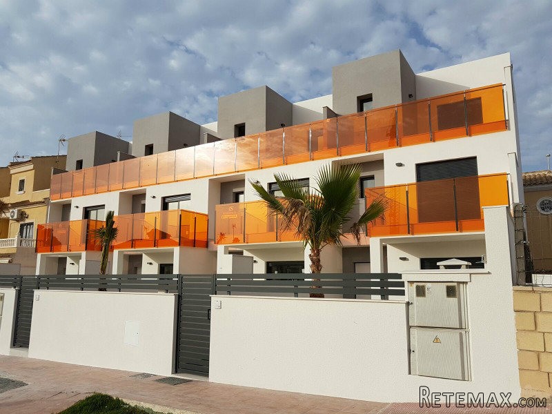 3 bedroom, 3 bathroom Duplex, (build..