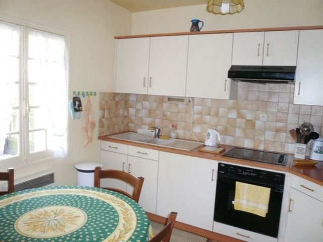 Nice Traditional House and Good Garden - 2