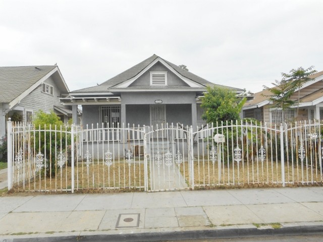 130 W 50th St Los Angeles, CA, 90037..