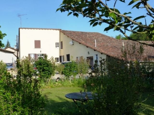 Lovely 3 bed house with gite, pool and..