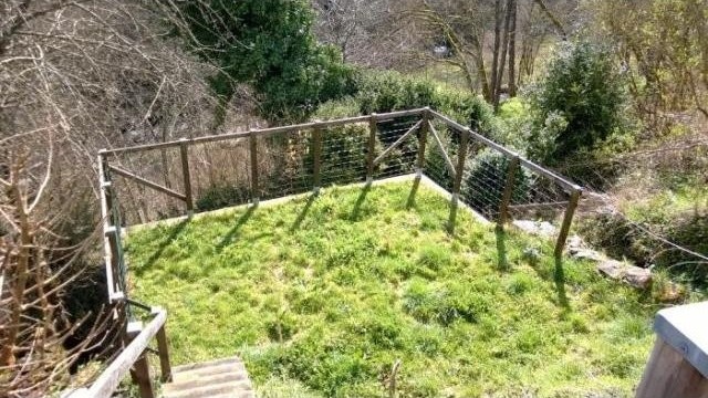 In BOUSSAC, with garden up to the river.. - 2