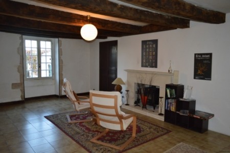 A large family home with the potential.. - 2