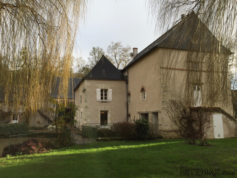 Stunning Home A Stones Throw From Tours - 2