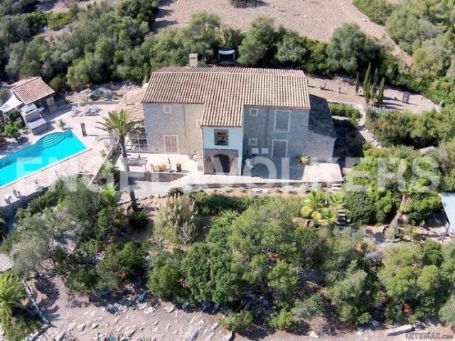 High-quality property with panoramic..