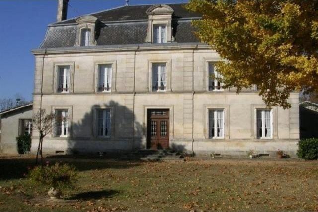 7 bedroom House For Sale: 17000..