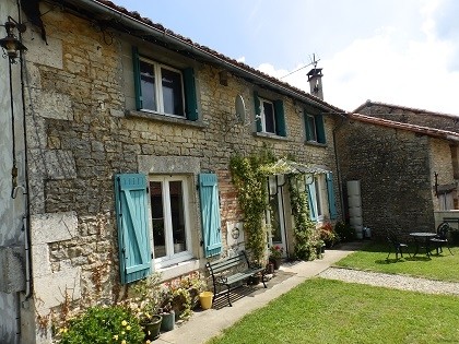 Pretty country stone house - 2