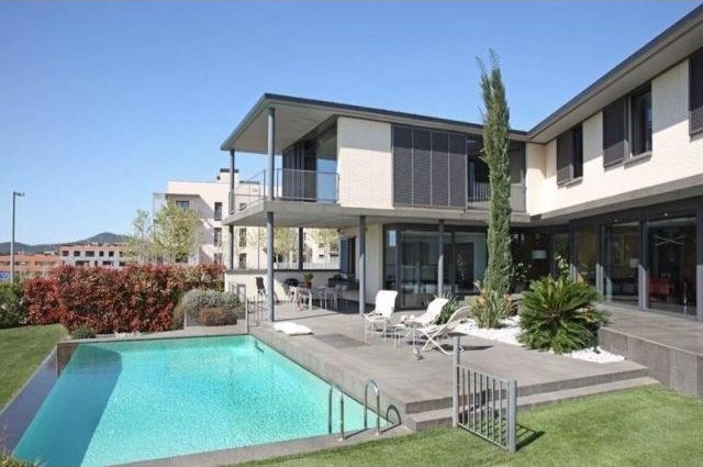 6 bedroom Detached House For Sale:..
