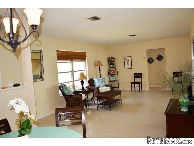 2 bedroom House For Sale: 4093 Pelican.. - 2