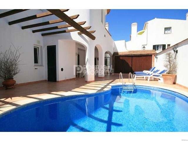 Spacious 3 Bed Duplex Apartment With A..