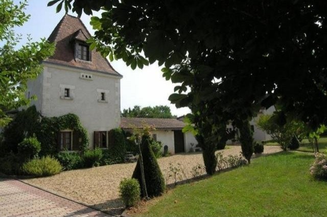 6 bedroom House For Sale: 24700 MONTPON - 2