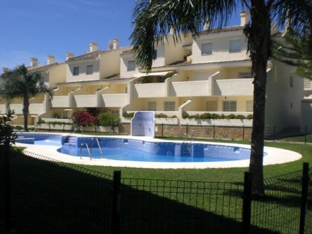 3 Bed Apartment for sale in Calahonda - 2