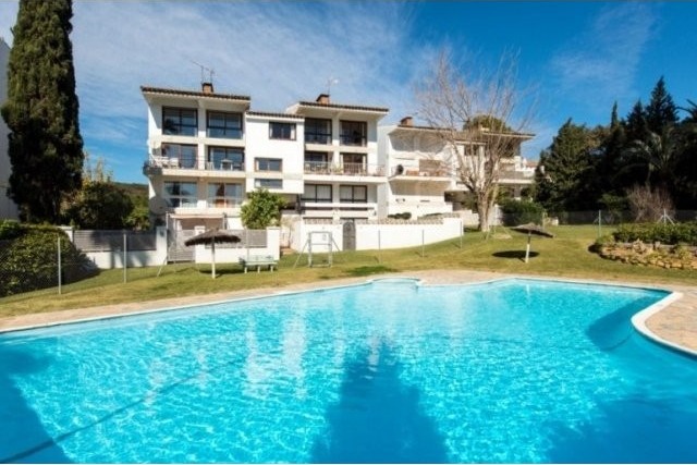 4 Bed Duplex Penthouse 200m From Beach - 2
