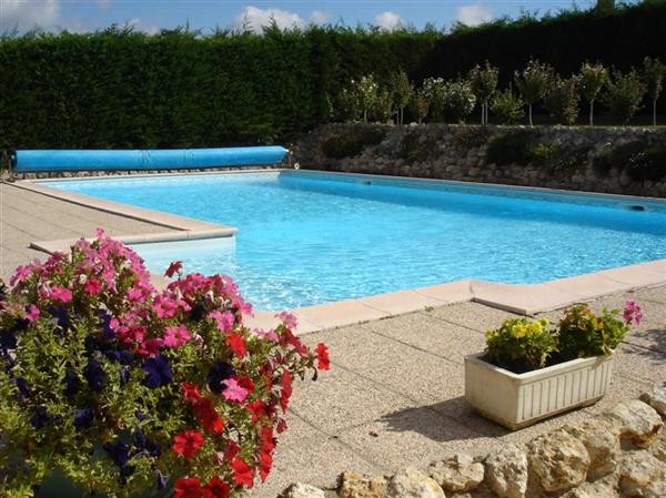 Nicely Presented Family Home With Pool - 2
