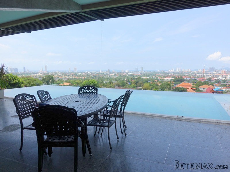 Siam Royal View: Majestic high-end sea..