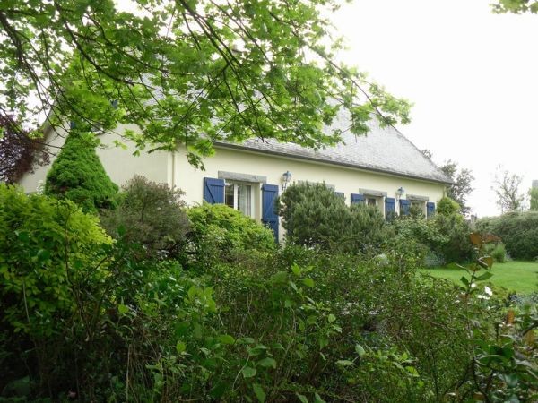House with Guest Gite and Land