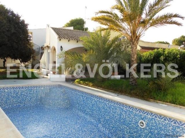SEMI-DETACHED HOUSE WITH A PLOT NEAR..